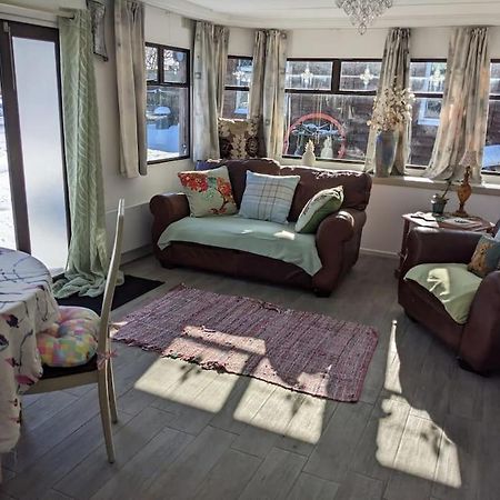 Ferny Roost Cabin. Wrexham Bagian luar foto