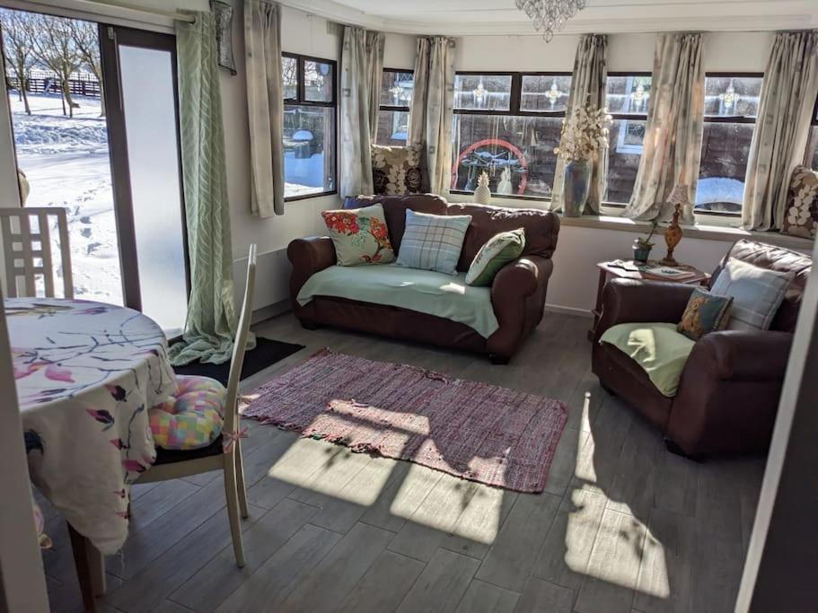 Ferny Roost Cabin. Wrexham Bagian luar foto
