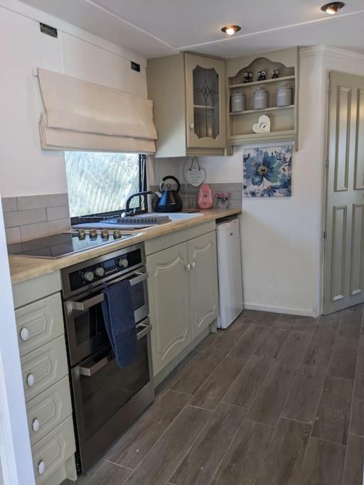 Ferny Roost Cabin. Wrexham Bagian luar foto