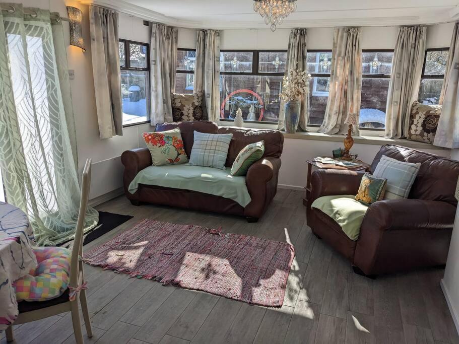 Ferny Roost Cabin. Wrexham Bagian luar foto