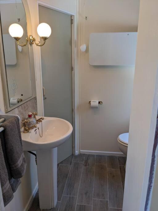 Ferny Roost Cabin. Wrexham Bagian luar foto